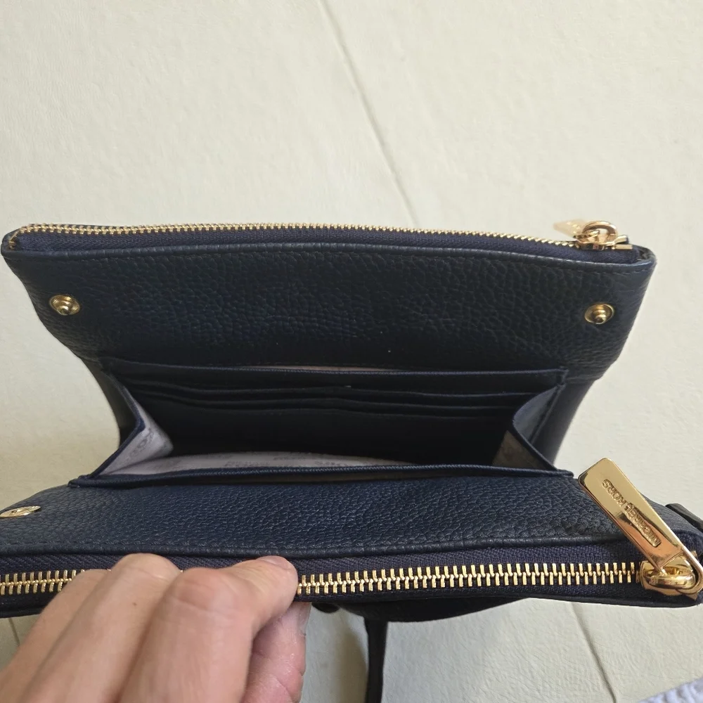 Michael Kors Double Zipper Crossbody/Sling Wallet - Picture 4 of 9